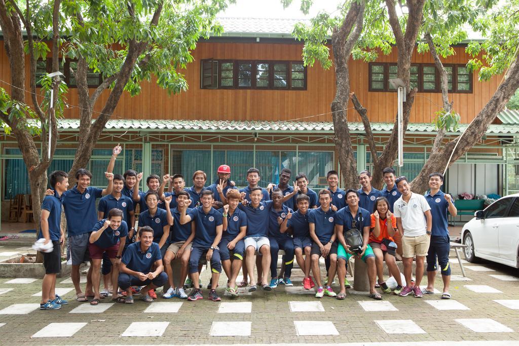 Baan Suan Chan Kanchanaburi Bagian luar foto